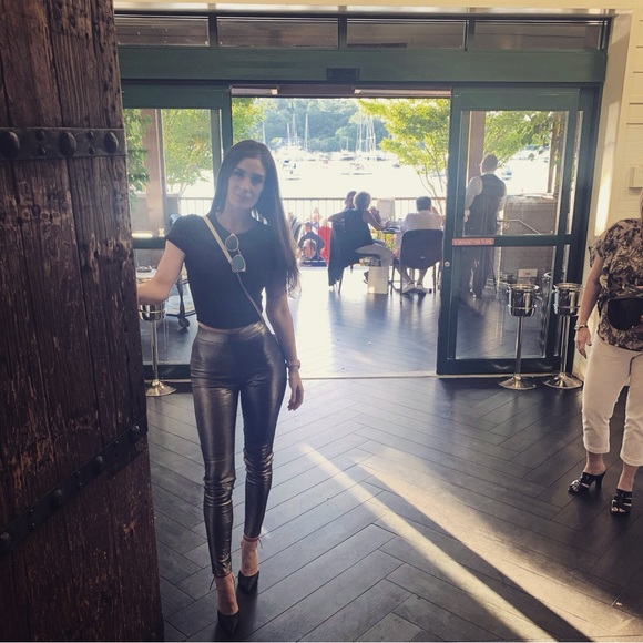 Meet your Posher, Kiki - Picture 2 of 16